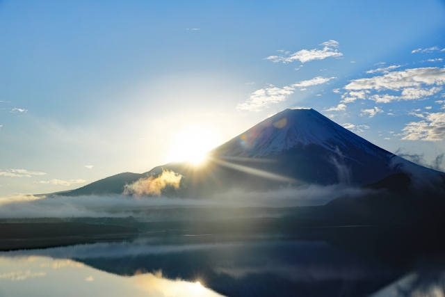 富士山に見える新年の初日の出
