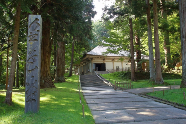 中尊寺金色堂への道