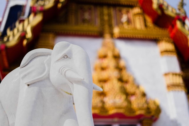 タイのワット・パクナム寺院