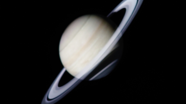 大きな輪を持つ土星