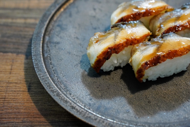 夏バテにきく鰻（ウナギ）の握り寿司